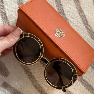 Tory Burch Like new Orange Sunglasses Case with Black & Gold Round Sunglasses